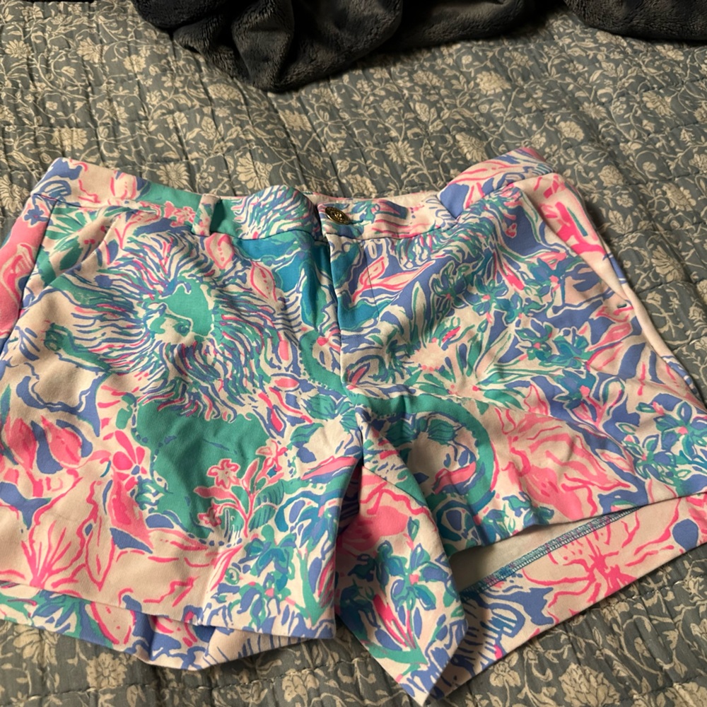 Lilly Pulitzer Callahan shorts with stretchy material.